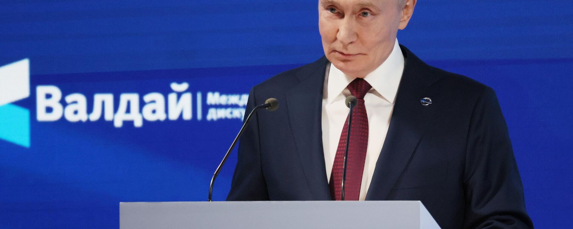 El presidente Vladímir Putin habla en el marco del Club de Debates Valdáien en Sochi, Rusia, el 2 de octubre de 2025 - Sputnik Mundo, 1920, 02.10.2025