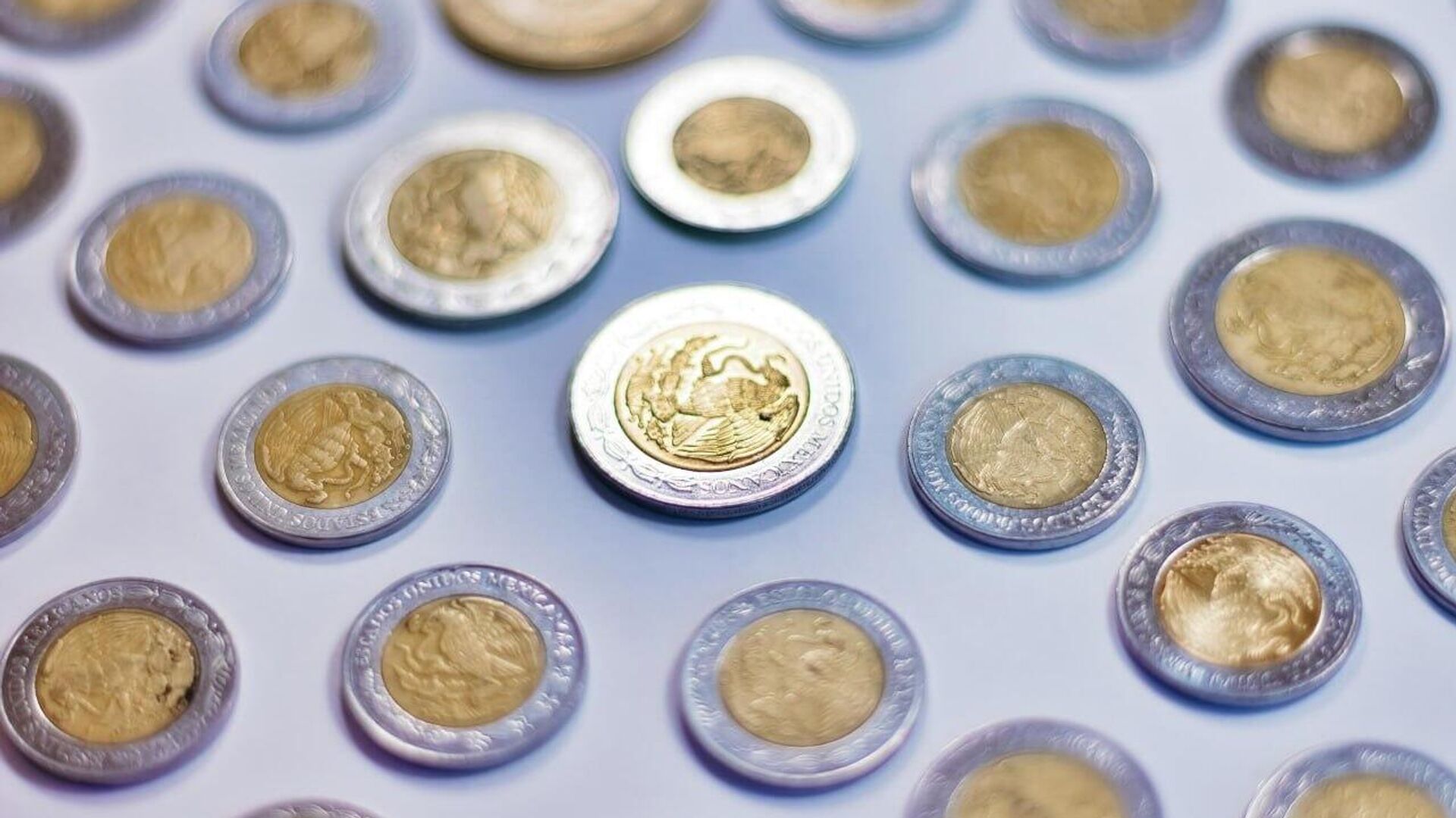 El peso mexicano está dentro de las divisas con mayor operación en el mercado mundial El peso mexicano está dentro de las divisas con mayor operación en el mercado mundial - Sputnik Mundo, 1920, 02.10.2025