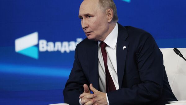 Los BRICS no tienen una política antidólar, enfatiza Putin - Sputnik Mundo