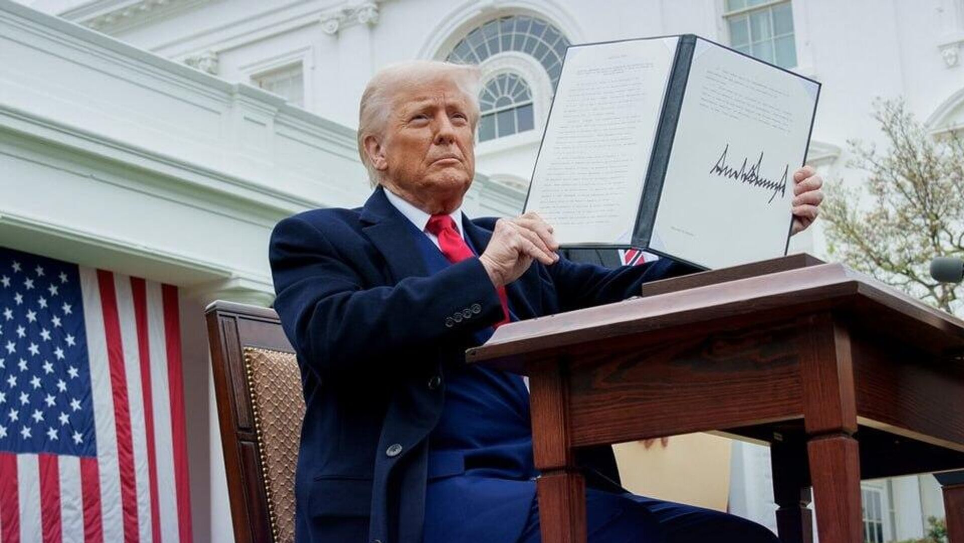 Trump asegura que medidas arancelarias han dejado 200 Trump asegura que medidas arancelarias han dejado 200 - Sputnik Mundo, 1920, 03.10.2025