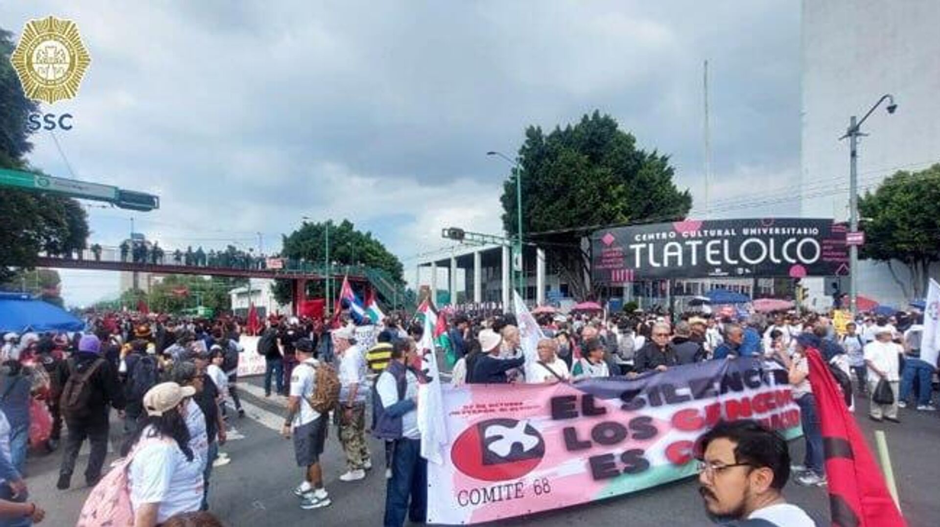 🪧 Marchan en la CDMX por los 57 años de la matanza estudiantil de Tlatelolco 🪧 Marchan en la CDMX por los 57 años de la matanza estudiantil de Tlatelolco - Sputnik Mundo, 1920, 03.10.2025