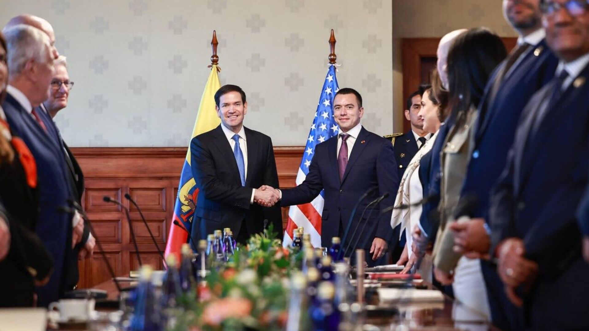 Un laboratorio para hacerlo en otros países: EEUU quiere instalar oficinas de Seguridad Nacional en Ecuador Un laboratorio para hacerlo en otros países: EEUU quiere instalar oficinas de Seguridad Nacional en Ecuador - Sputnik Mundo, 1920, 03.10.2025