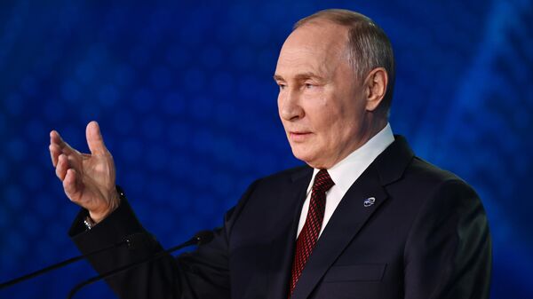El presidente de Rusia, Vladímir Putin, interviene en la sesión plenaria de la XXI Reunión Anual del Club de Debate Internacional Valdái - Sputnik Mundo