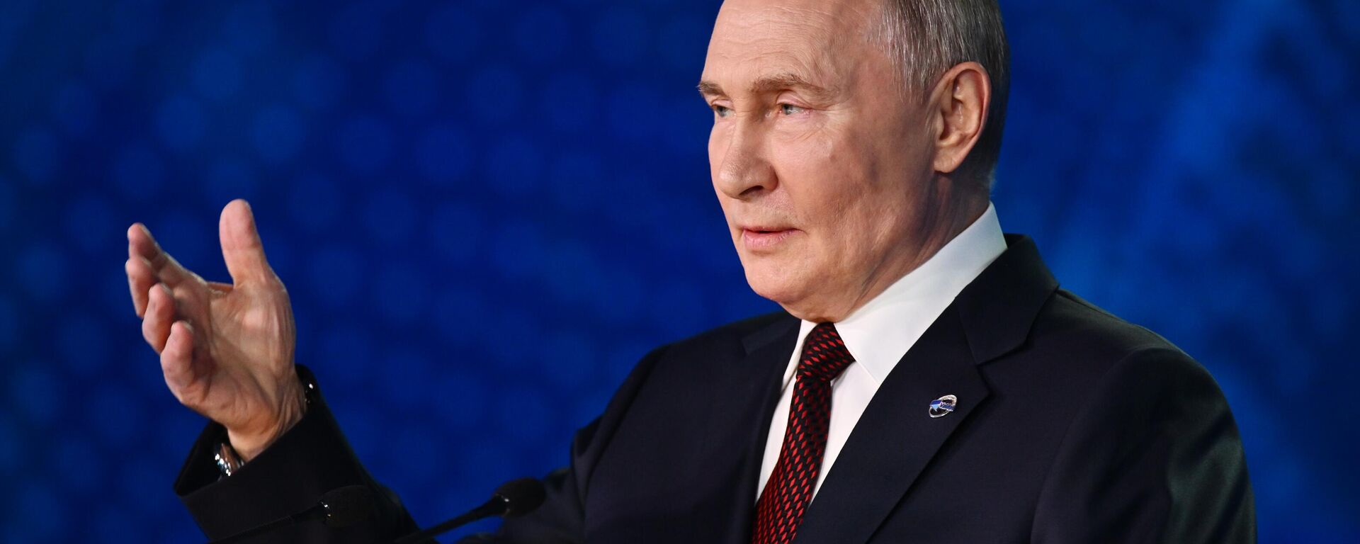 El presidente de Rusia, Vladímir Putin, interviene en la sesión plenaria de la XXI Reunión Anual del Club de Debate Internacional Valdái - Sputnik Mundo, 1920, 28.10.2025