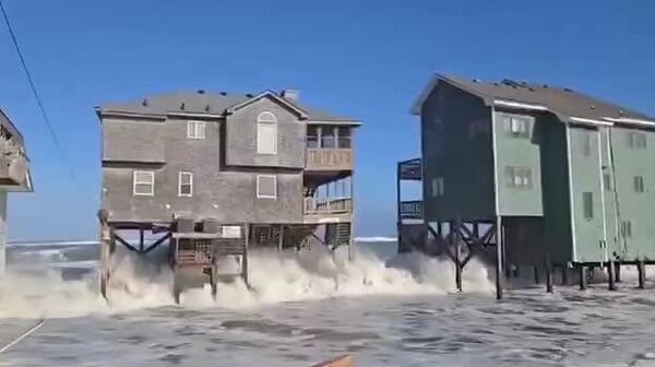 ¡Es hora de asegurar su inmueble!: viviendas colapsan por huracanes en EEUU - Sputnik Mundo