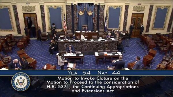 Senado de EEUU rechaza proyecto republicano para poner fin al cierre del Gobierno - Sputnik Mundo