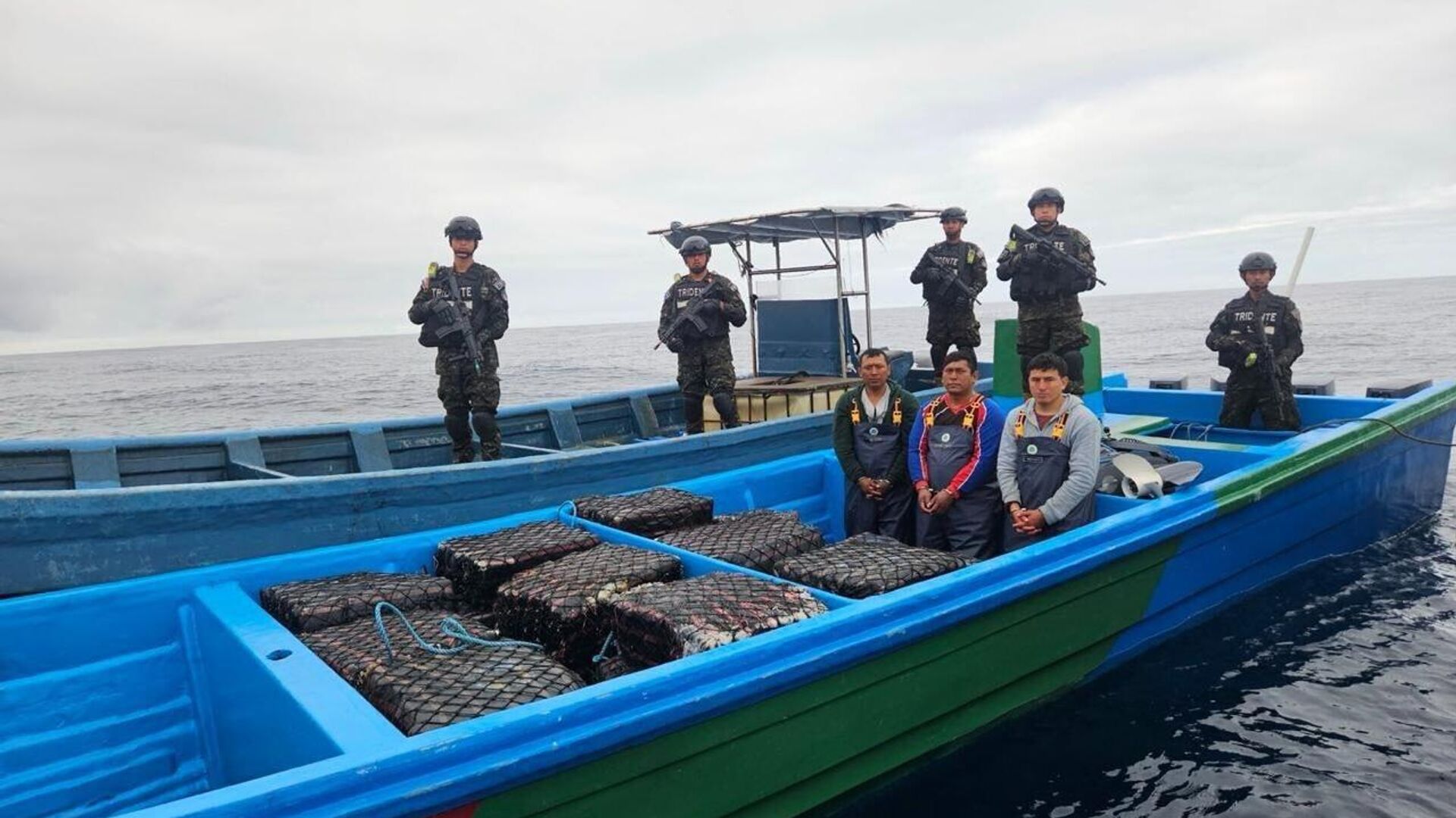 Autoridades de El Salvador interceptan embarcación ecuatoriana con casi dos toneladas de cocaína Autoridades de El Salvador interceptan embarcación ecuatoriana con casi dos toneladas de cocaína - Sputnik Mundo, 1920, 04.10.2025