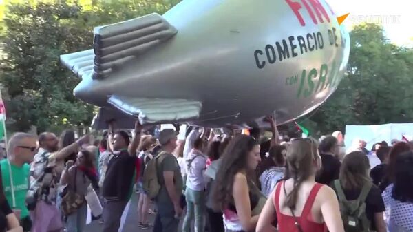 🪧 Miles de protestantes alzan la voz en Madrid por la paz en la Franja de Gaza - Sputnik Mundo