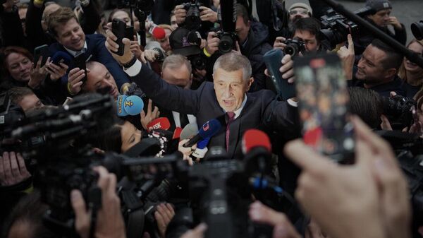 ¿Un nuevo dolor de cabeza para los europeos? La UE se inquieta por el regreso a la escena política del opositor checo Babis, revelan medios - Sputnik Mundo