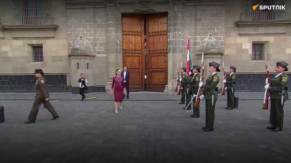 La primera mujer presidenta de México ofrece un balance del primer año de su gestión - Sputnik Mundo