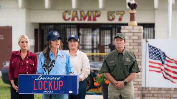 Cárteles han ofrecido recompensas por el asesinato de agentes migratorios, denuncia Kristi Noem - Sputnik Mundo