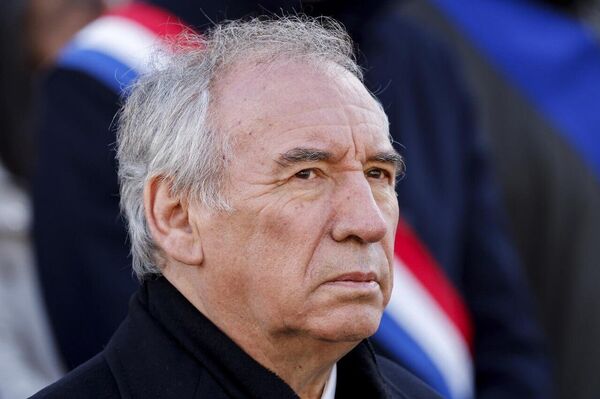 Carrusel político en Francia: cinco primeros ministros fracasan bajo el segundo mandato de Macron Carrusel político en Francia: cinco primeros ministros fracasan bajo el segundo mandato de Macron - Sputnik Mundo