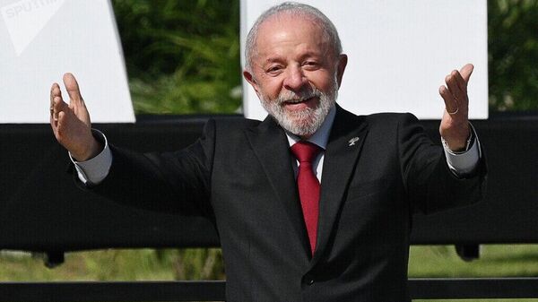 Lula y Trump intercambian números de teléfono para establecer una línea directa de comunicación - Sputnik Mundo