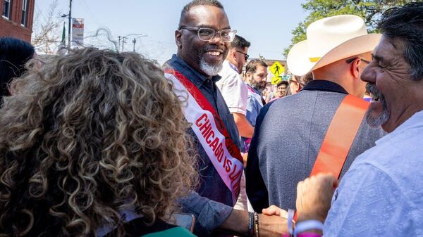 Chicago se rebela contra deportaciones con orden que restringe al ICE - Sputnik Mundo
