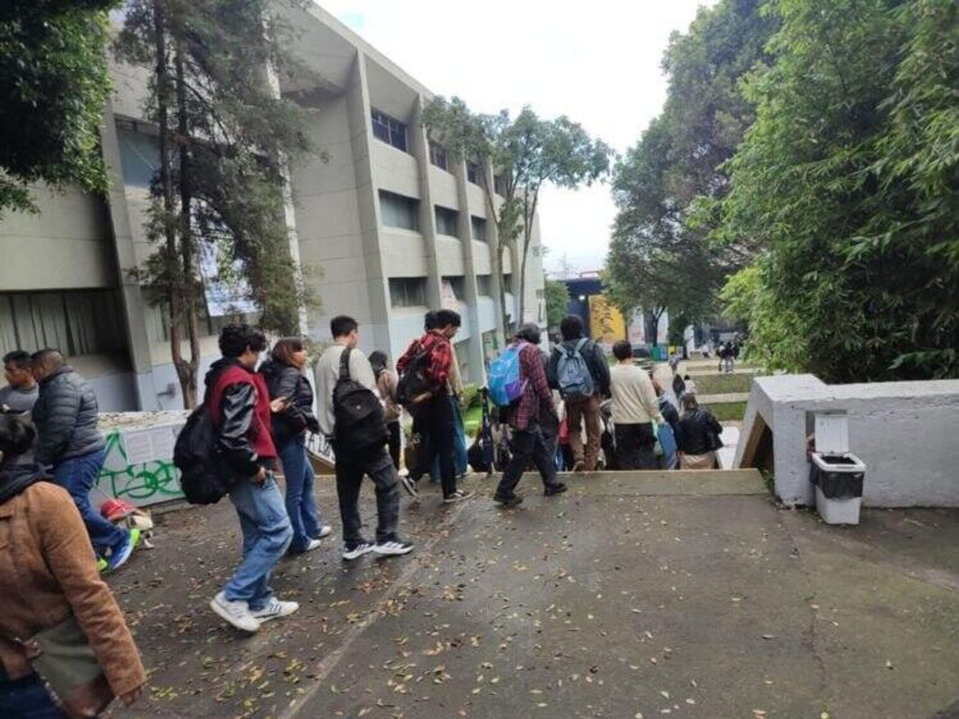 Siguen los desalojos en la UNAM por amenazas de atentado - Sputnik Mundo, 1920, 07.10.2025