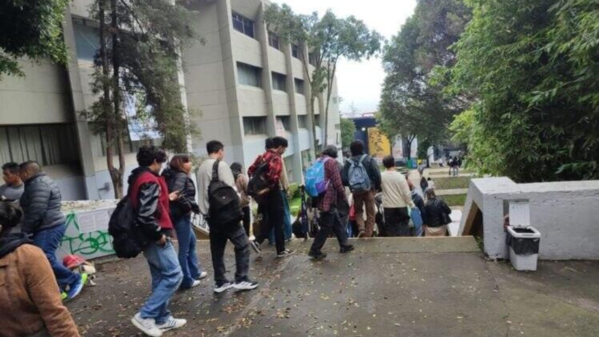 Siguen los desalojos en la UNAM por amenazas de atentado Siguen los desalojos en la UNAM por amenazas de atentado - Sputnik Mundo, 1920, 02.02.2026
