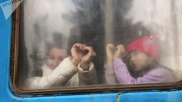Kiev se dispone a aplicar medidas punitivas a los niños, denuncia la Cancillería rusa - Sputnik Mundo