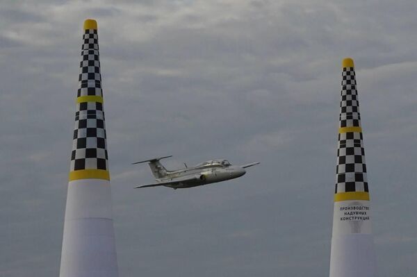 ´Precisión y riesgo: así se vive una carrera aérea desde la cabina del piloto - Sputnik Mundo