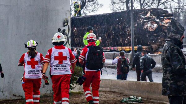 Bebé que resultó herida en explosión de pipa de gas en México inicia su rehabilitación en EEUU - Sputnik Mundo