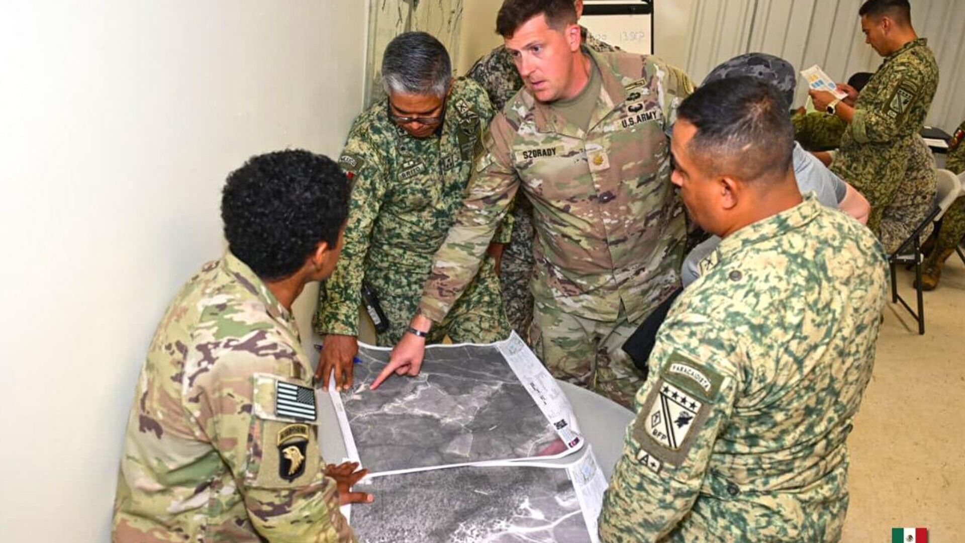 🪖 El Ejército mexicano se prepara rumbo al Mundial de 2026 con un grupo de élite 🪖 El Ejército mexicano se prepara rumbo al Mundial de 2026 con un grupo de élite - Sputnik Mundo, 1920, 08.10.2025