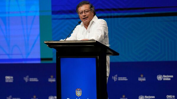 Petro denuncia posible conflicto en el Caribe y acusa a EEUU de tener interés en el petróleo - Sputnik Mundo