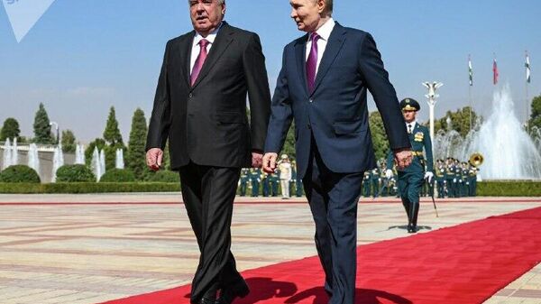 Las relaciones entre Rusia y Tayikistán se están desarrollando de manera positiva, declara Putin - Sputnik Mundo