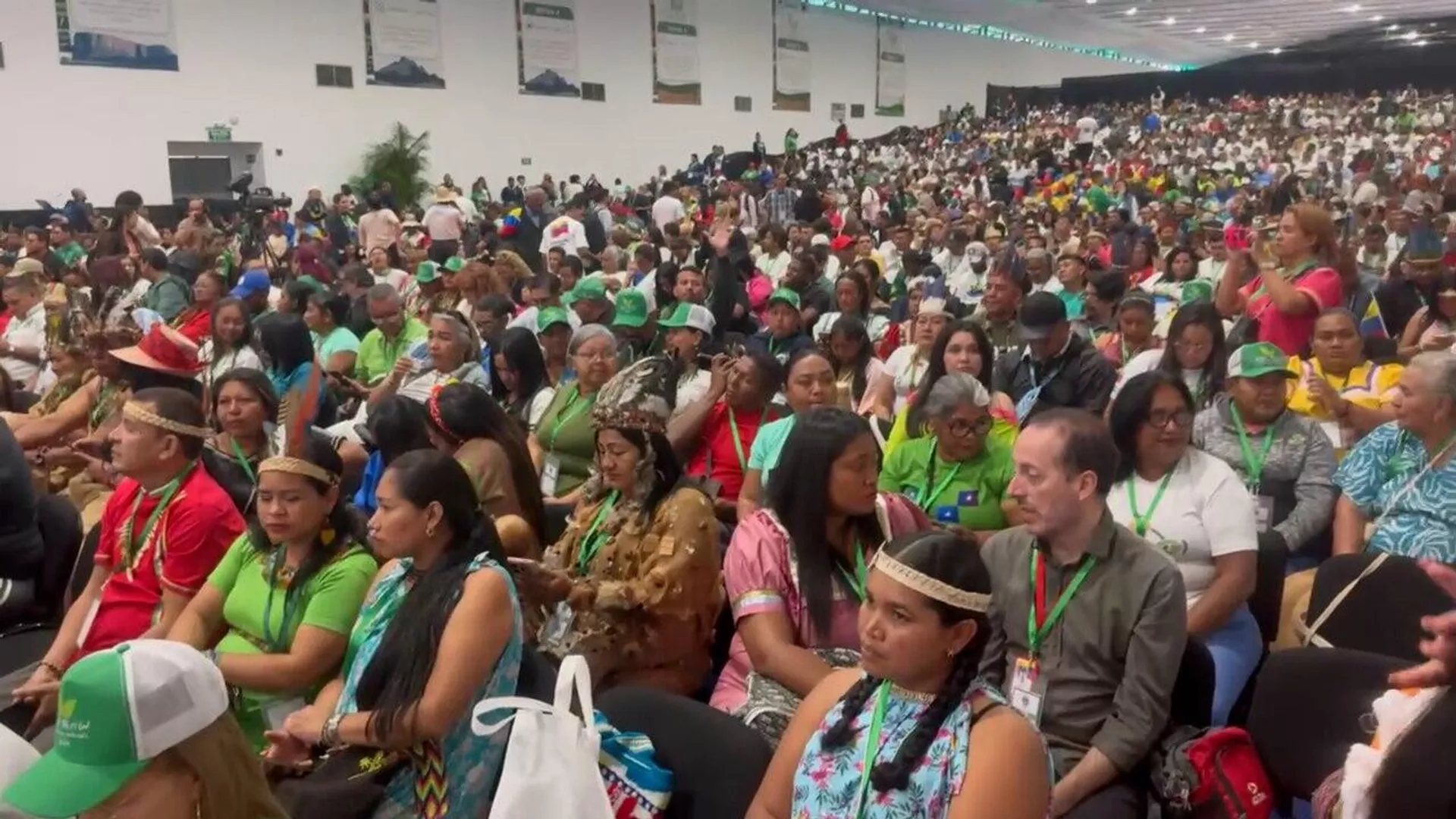 Asistentes al Congreso Mundial por la Madre Tierra en Venezuela. Asistentes al Congreso Mundial por la Madre Tierra en Venezuela. - Sputnik Mundo, 1920, 09.10.2025