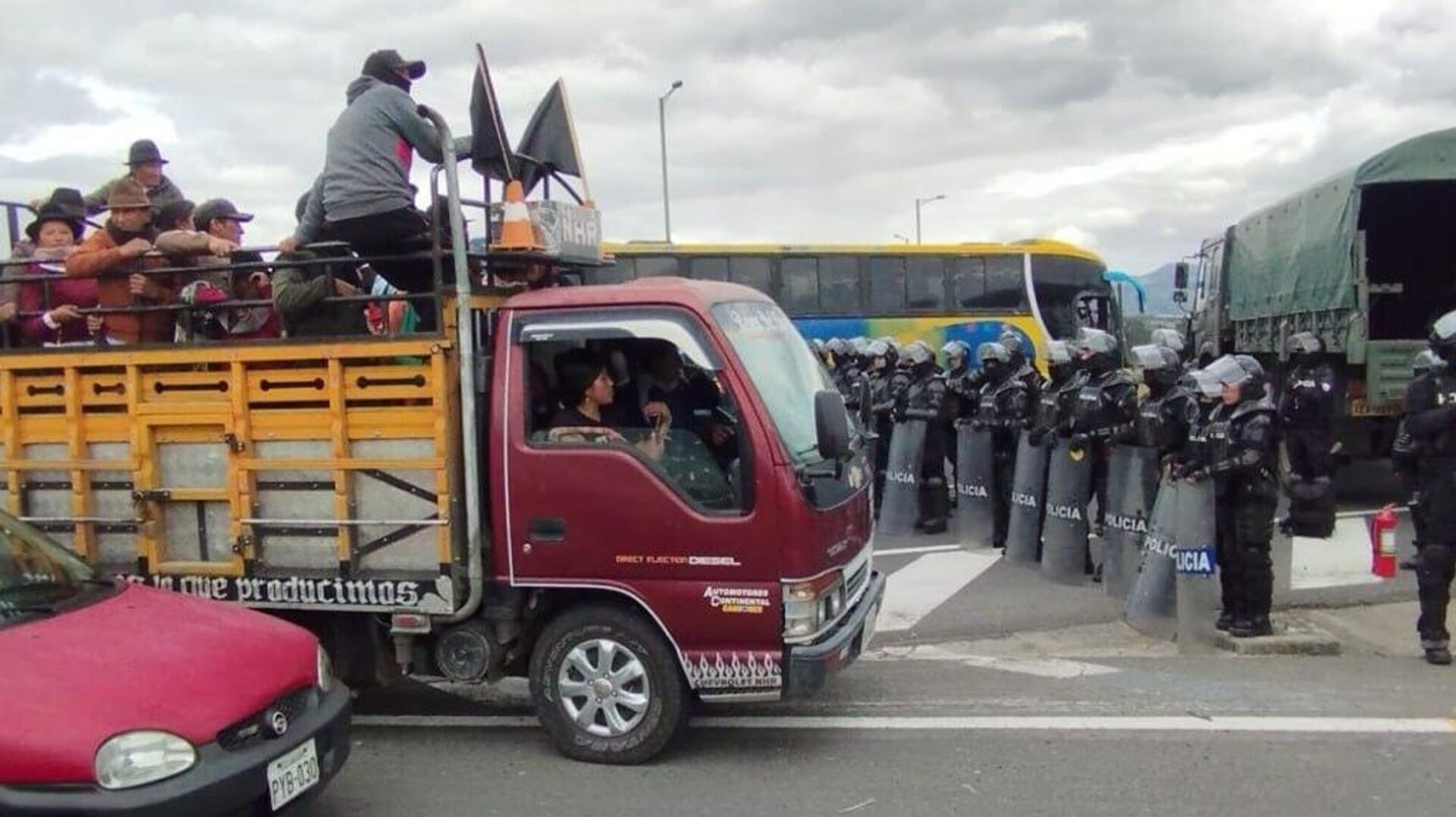 El paro indígena no cesa en Ecuador y tensiona al máximo el vínculo con el Gobierno El paro indígena no cesa en Ecuador y tensiona al máximo el vínculo con el Gobierno - Sputnik Mundo, 1920, 10.10.2025