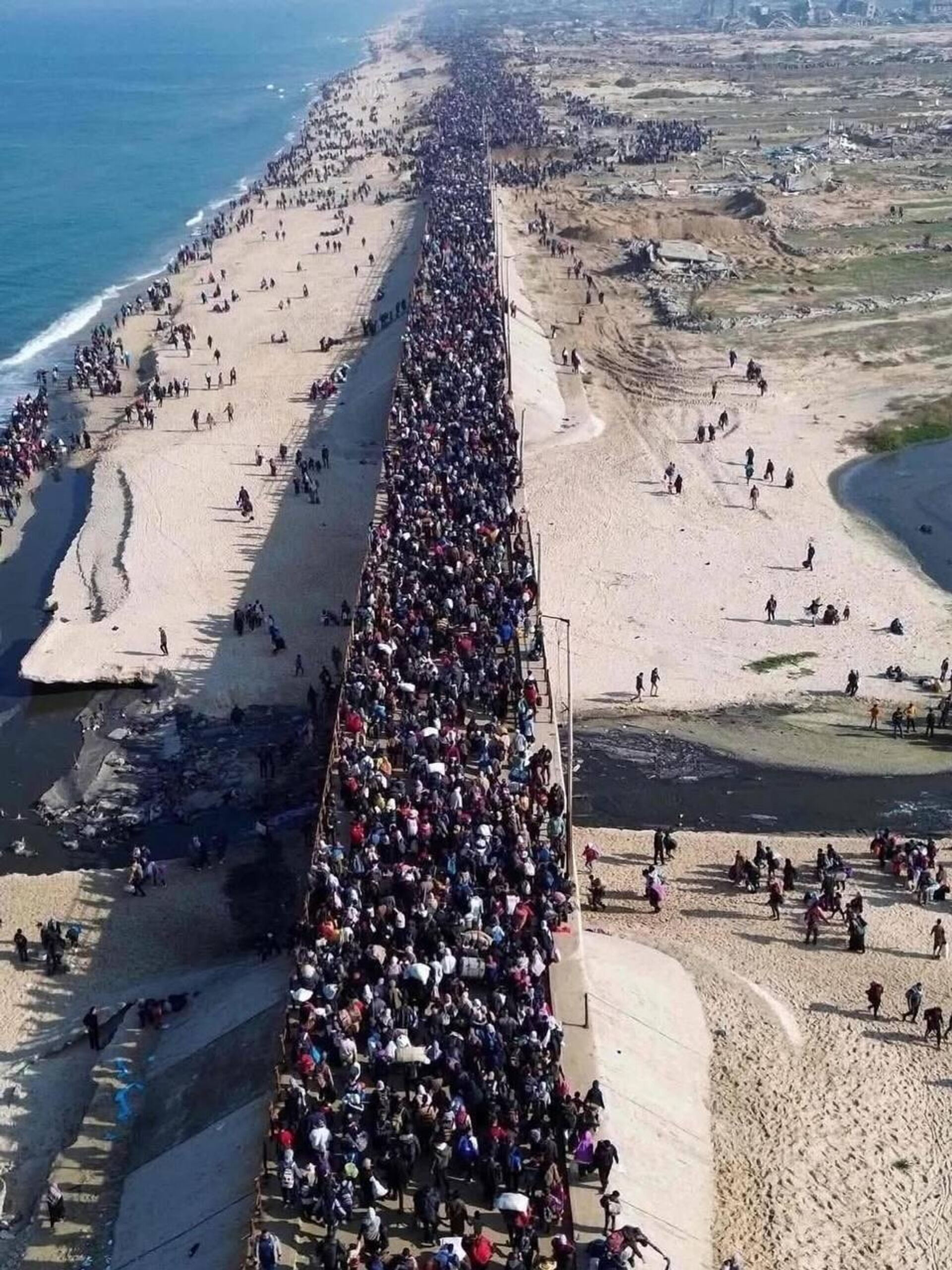 🫂 Palestinos vuelven a Gaza: lágrimas de reencuentro y gratitud a Egipto 🫂 Palestinos vuelven a Gaza: lágrimas de reencuentro y gratitud a Egipto - Sputnik Mundo, 1920, 10.10.2025