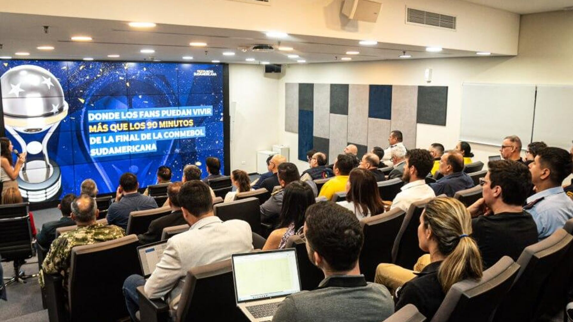 Conmebol estudiaría cambiar sede de la final de la Copa Libertadores por situación política en Perú Conmebol estudiaría cambiar sede de la final de la Copa Libertadores por situación política en Perú - Sputnik Mundo, 1920, 11.10.2025