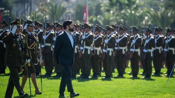 🪖 Boric apuesta por despliegues militares para disputar el debate de la seguridad en Chile - Sputnik Mundo
