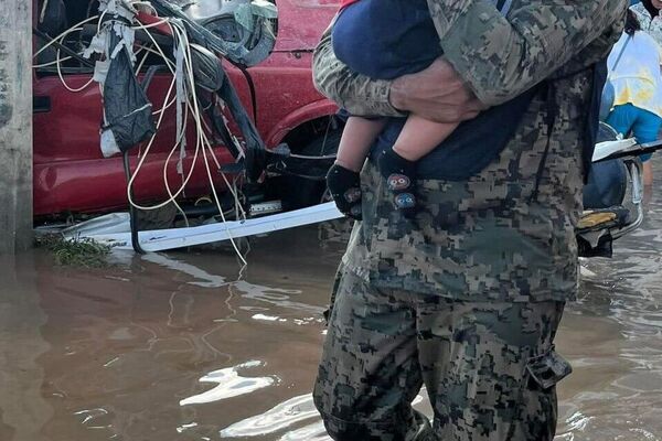 Aumenta a 37 el número de fallecidos por las fuertes lluvias en México - Sputnik Mundo