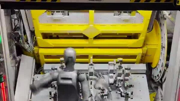 Un robot incansable: cinco meses de trabajo continuo en planta de BMW - Sputnik Mundo