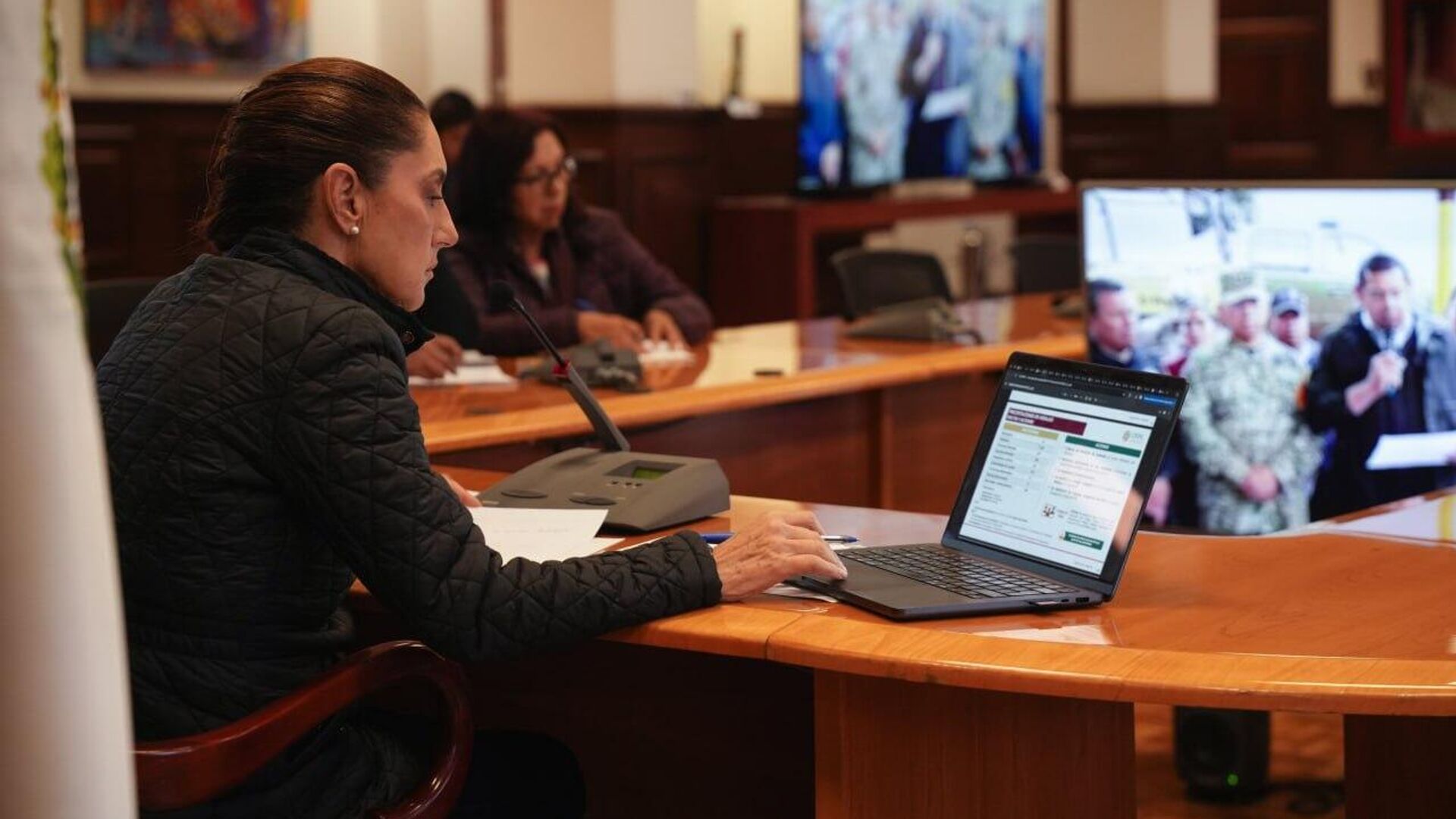 Sheinbaum dialoga con los gobernadores de los estados mexicanos más afectados por las lluvias Sheinbaum dialoga con los gobernadores de los estados mexicanos más afectados por las lluvias - Sputnik Mundo, 1920, 12.10.2025