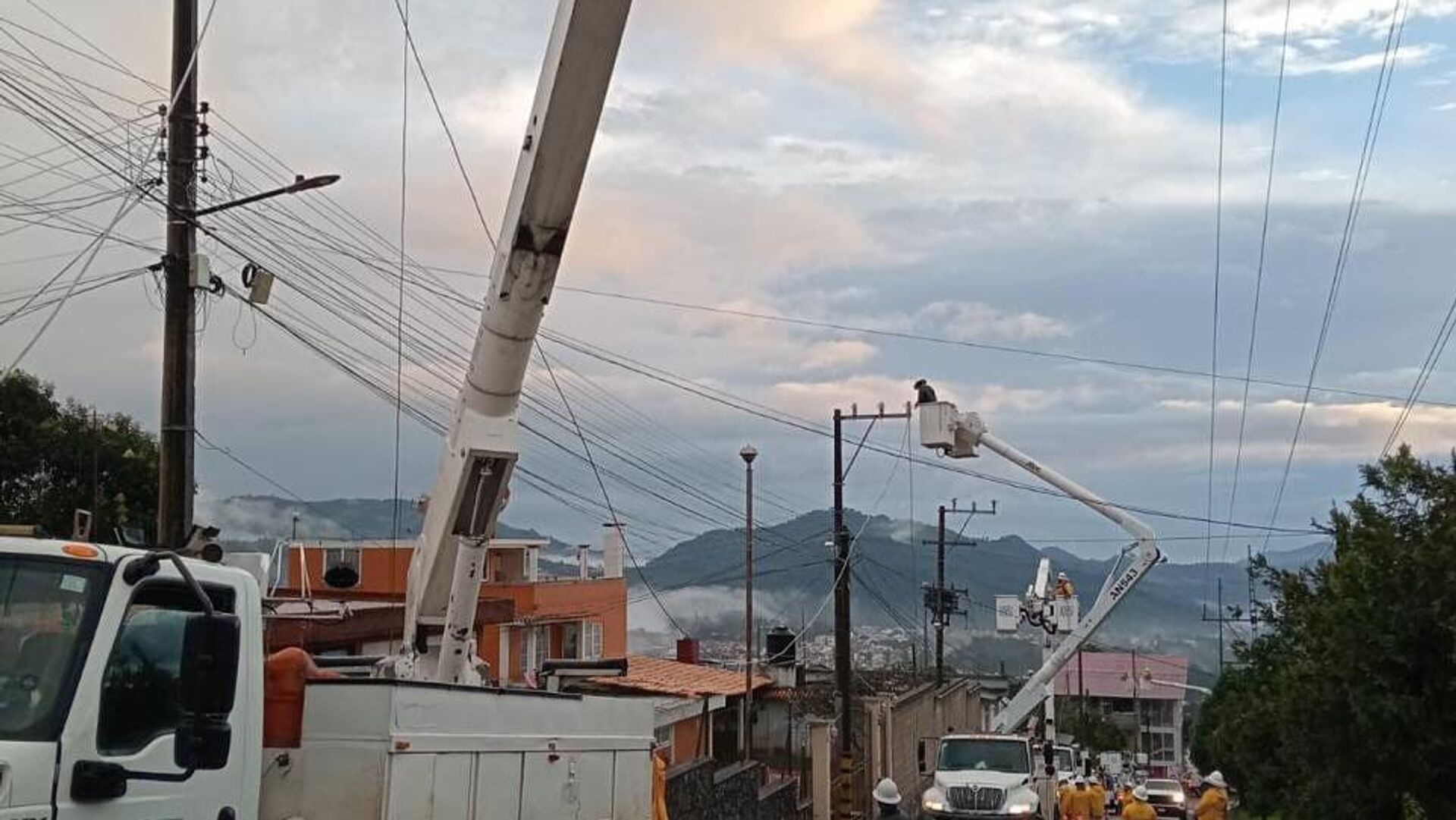 Se ha restablecido la electricidad en un 85% de las zonas afectadas por las lluvias en México Se ha restablecido la electricidad en un 85% de las zonas afectadas por las lluvias en México - Sputnik Mundo, 1920, 13.10.2025