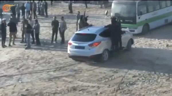 La Cruz Roja anuncia la recepción de 7 prisioneros israelíes tras su liberación por parte de militantes de Hamás en la Franja de Gaza, reportan medios - Sputnik Mundo