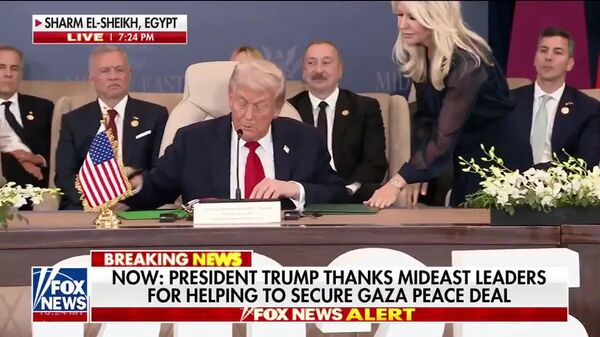 Trump suscribe el acuerdo de paz en Gaza en la cumbre de Egipto - Sputnik Mundo