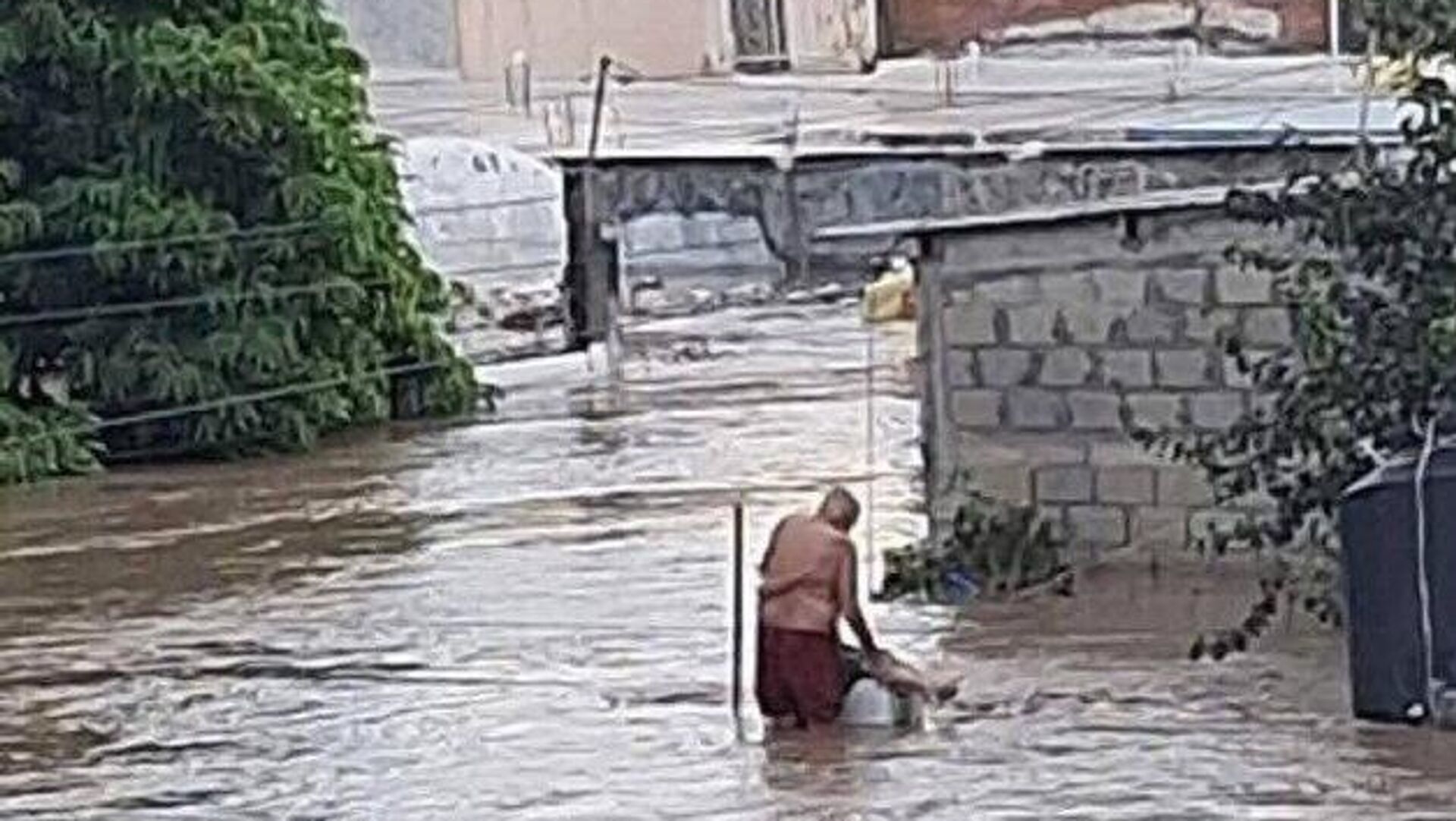 🫂 Pareja de abuelitos se abrazan en medio de las inundaciones en México 🫂 Pareja de abuelitos se abrazan en medio de las inundaciones en México - Sputnik Mundo, 1920, 14.10.2025