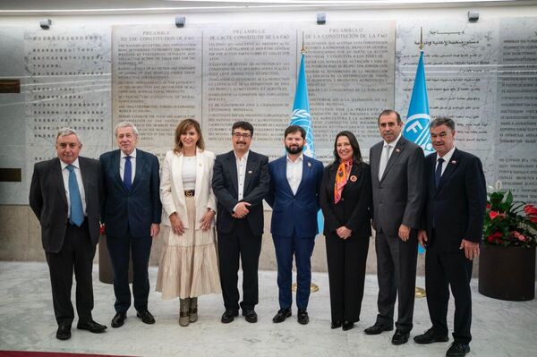 Boric celebra acuerdo de paz en Gaza, pero exige que el hambre no vuelva a usarse como arma de guerra - Sputnik Mundo