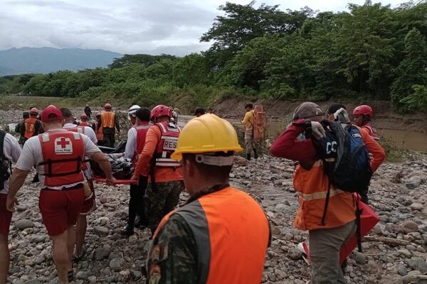 Reportan más de 10 muertos y 66 comunidades incomunicadas por las lluvias en Honduras Reportan más de 10 muertos y 66 comunidades incomunicadas por las lluvias en Honduras - Sputnik Mundo