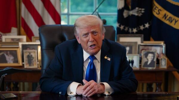 Trump amenaza a España con aranceles por negarse a aumentar el gasto en defensa hasta el 5% del PIB - Sputnik Mundo