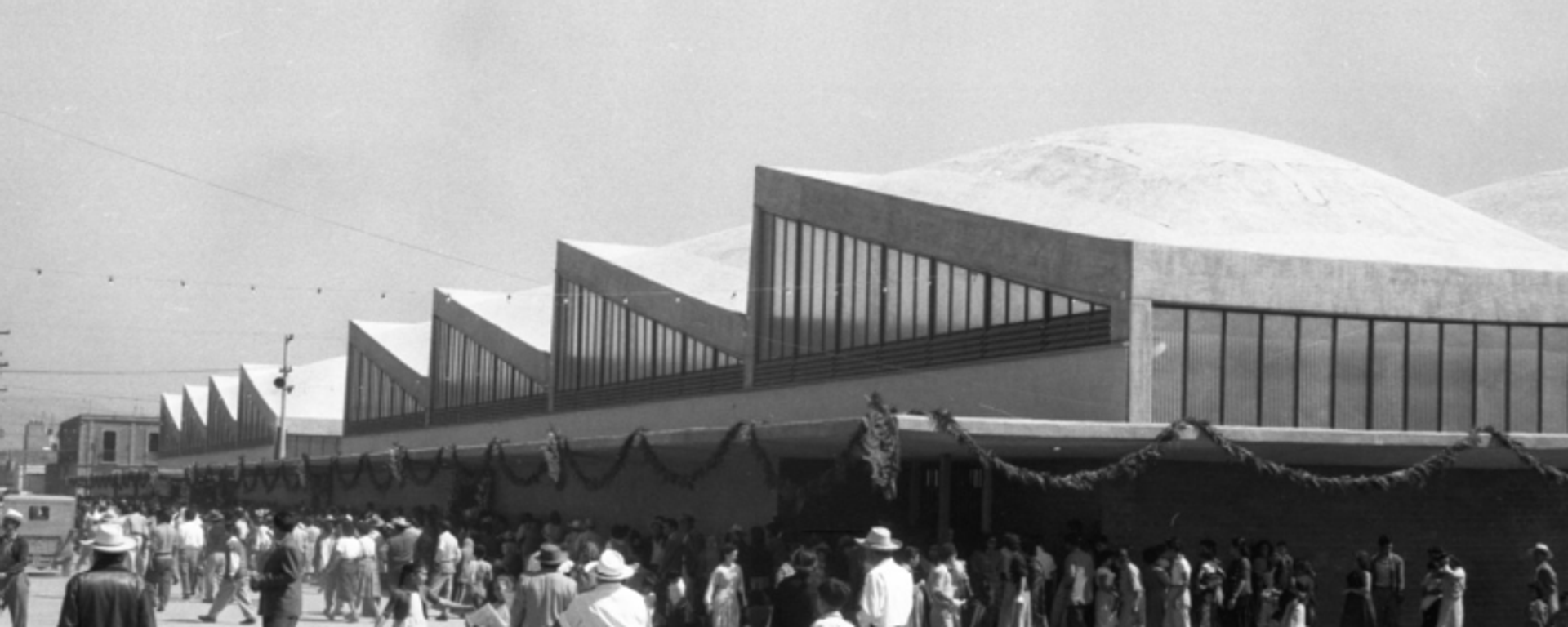 Mercado ubicado en la calle de Toltecas  - Sputnik Mundo, 1920, 16.10.2025