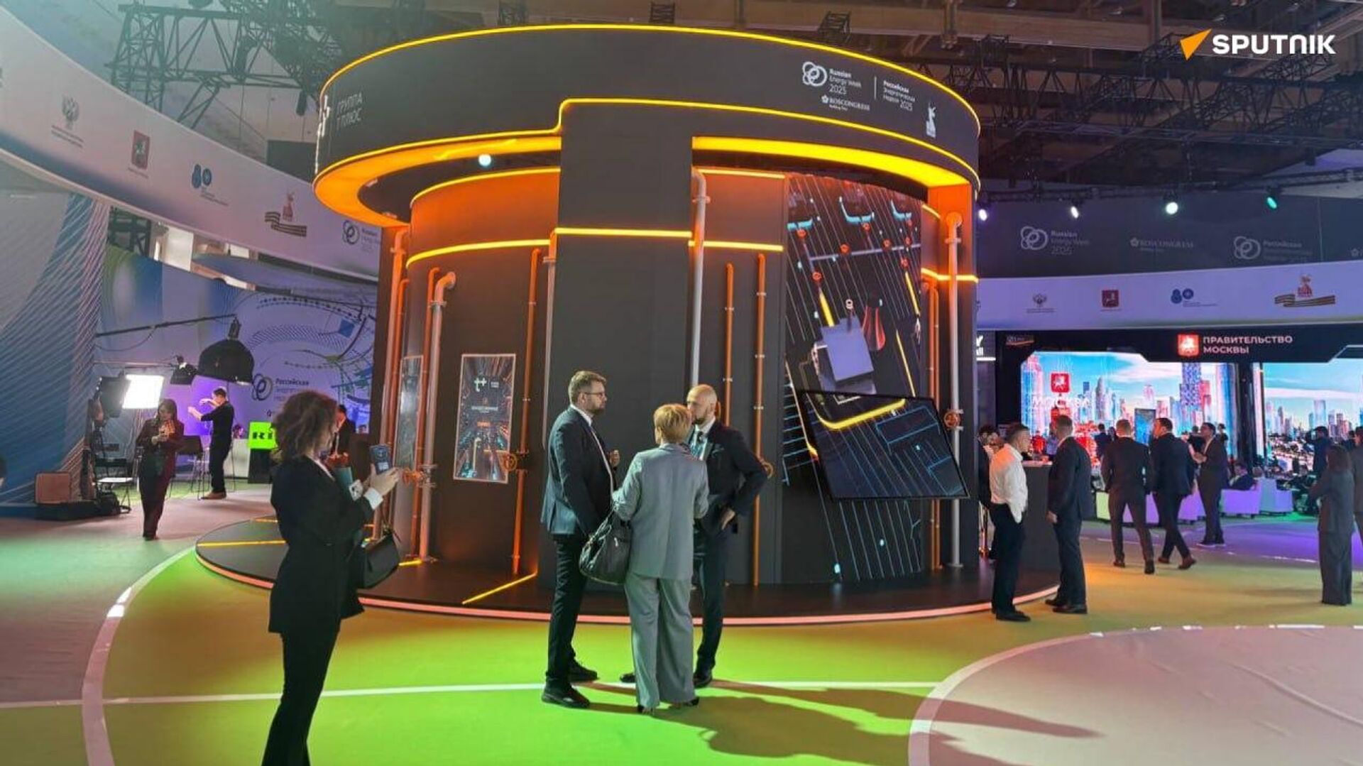 Arranca el foro internacional Semana Rusa de la Energía, reporta un corresponsal de Sputnik Arranca el foro internacional Semana Rusa de la Energía, reporta un corresponsal de Sputnik - Sputnik Mundo, 1920, 15.10.2025