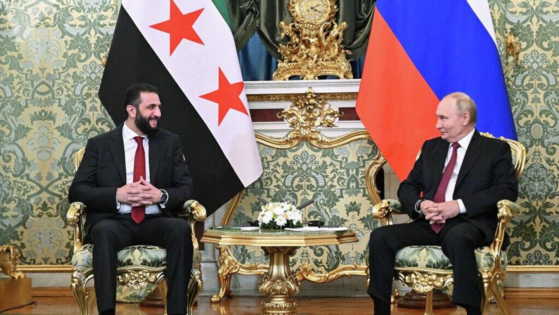 Putin y el líder sirio discuten las relaciones bilaterales en el Kremlin Putin y el líder sirio discuten las relaciones bilaterales en el Kremlin - Sputnik Mundo, 1920, 15.10.2025