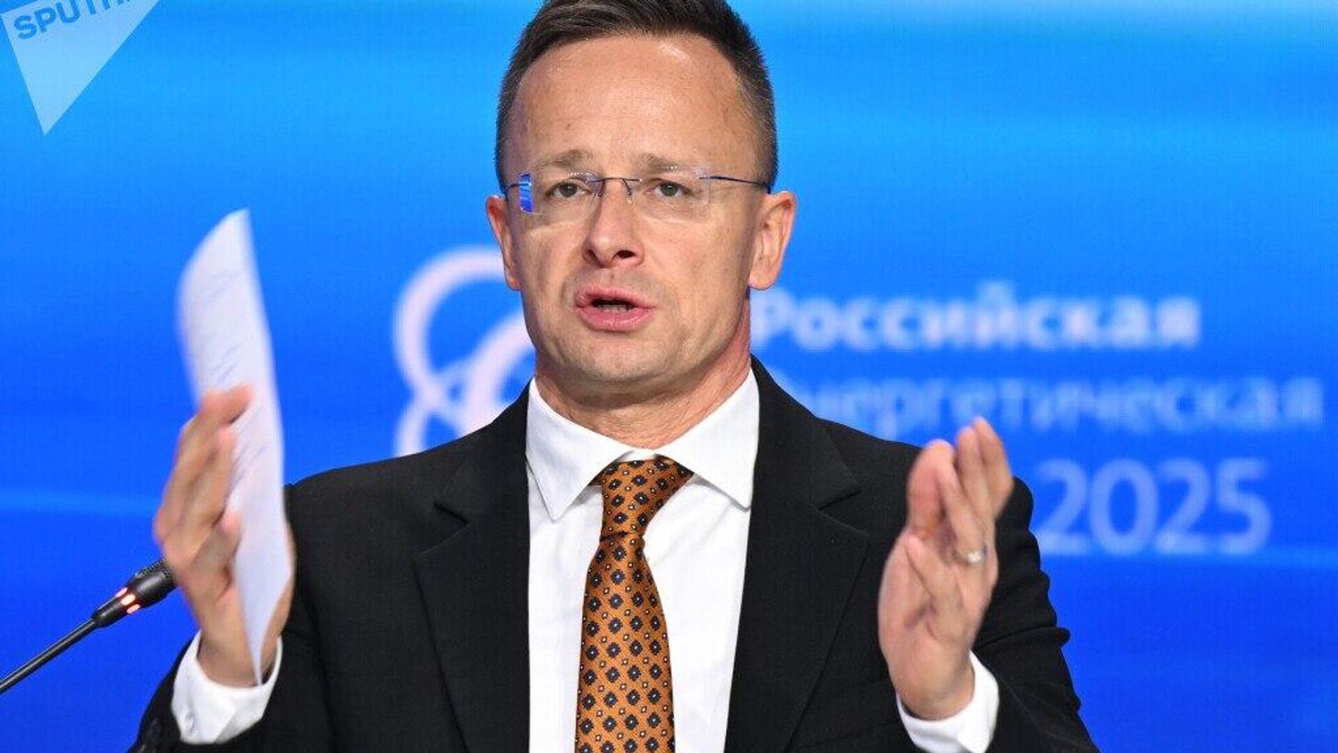 Hungría, en contra del plan de la UE para utilizar activos rusos congelados para Ucrania Hungría, en contra del plan de la UE para utilizar activos rusos congelados para Ucrania - Sputnik Mundo, 1920, 15.10.2025