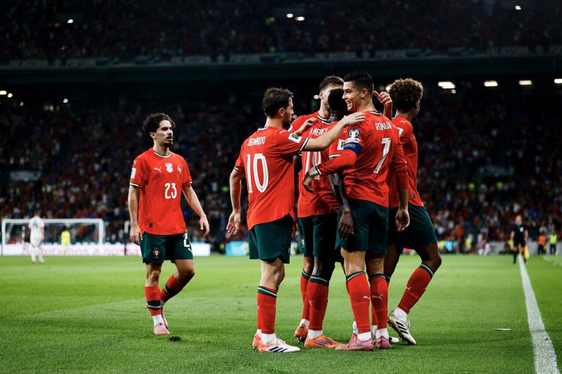 Ronaldo establece un récord de goles en las clasificaciones del Mundial Ronaldo establece un récord de goles en las clasificaciones del Mundial - Sputnik Mundo, 1920, 15.10.2025