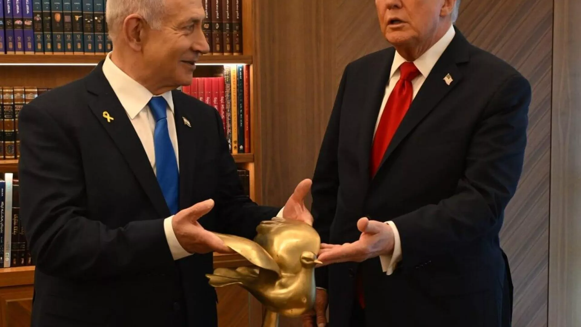 Israel podría reanudar ofensiva en Gaza si Hamás no respeta el acuerdo de paz, afirma Trump Israel podría reanudar ofensiva en Gaza si Hamás no respeta el acuerdo de paz, afirma Trump - Sputnik Mundo, 1920, 15.10.2025