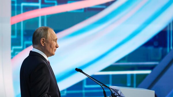 Vladímir Putin, presidente de Rusia, interviene durante la Semana Rusa de la Energía  - Sputnik Mundo