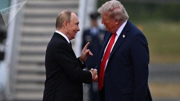 Llamada entre Putin y Trump muestra nuevo intento de EEUU para abordar la crisis ucraniana, refiere experto - Sputnik Mundo