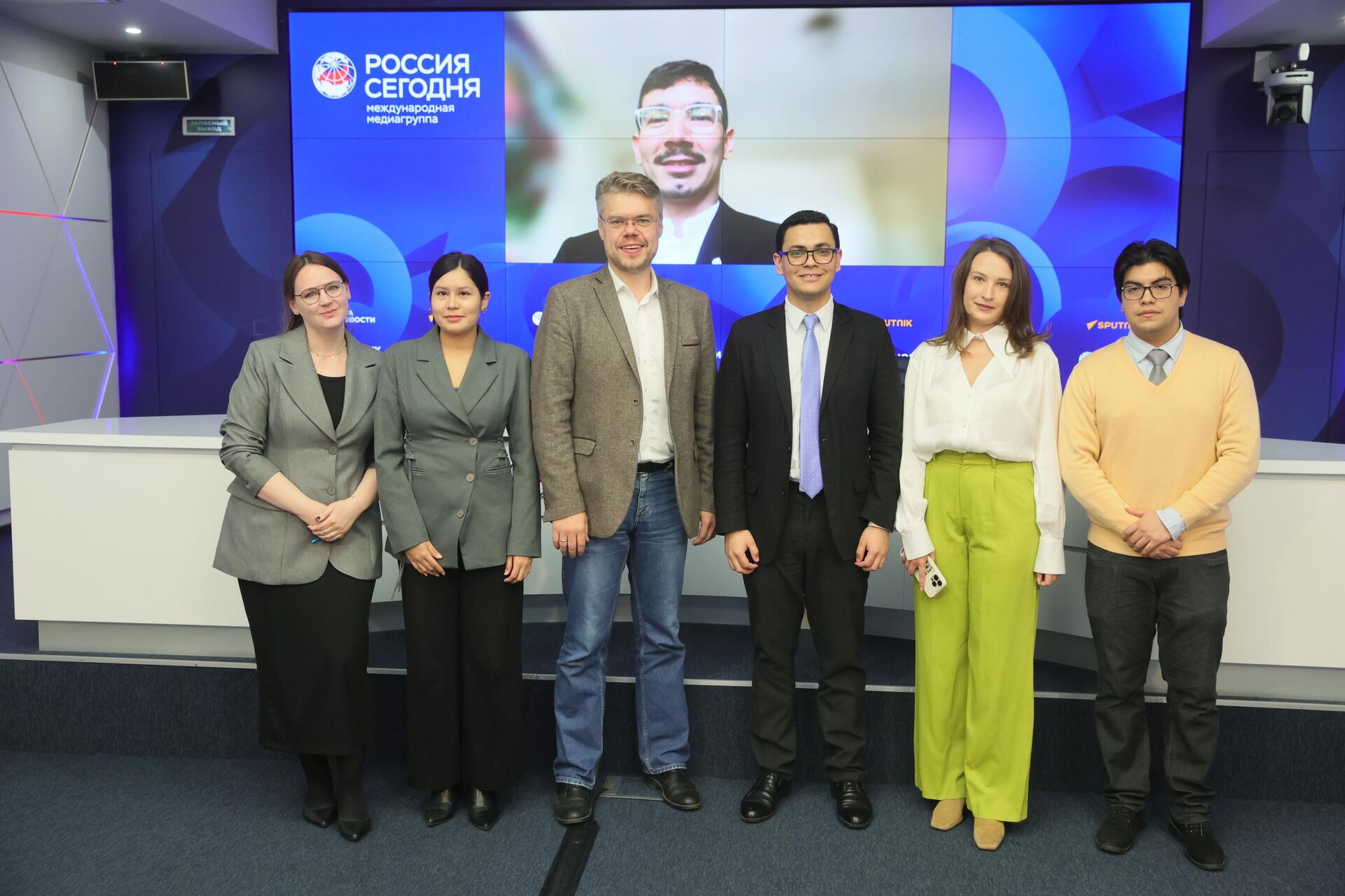 La firma del memorando de cooperación del grupo mediático Rossiya Segondya (casa matriz de Sputnik) y el Centro de Integración y Cooperación de Rusia y América Latina (CICRAL)  - Sputnik Mundo, 1920, 17.10.2025